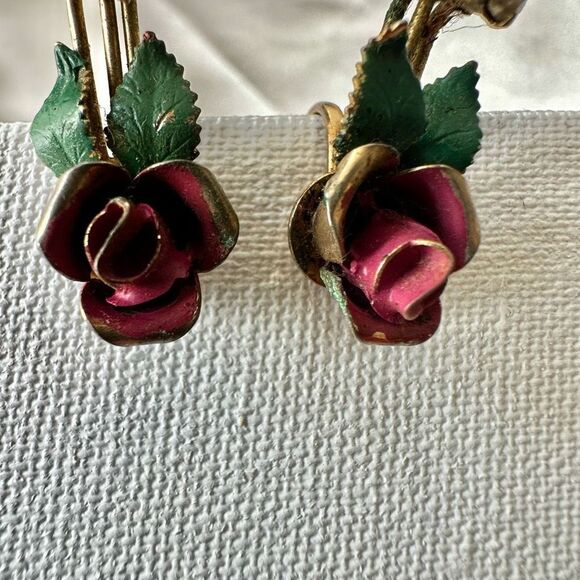 Vintage red rose clip on earrings - Picture 3 of 8